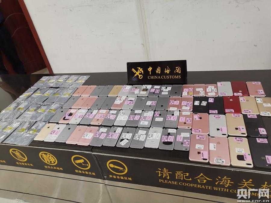 横琴海关接连查获两起旅客人身绑藏手机进境案
